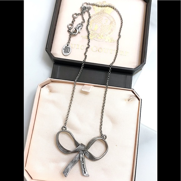 🆕🔥RARE JUICY COUTURE BEAUTIFUL SMALL SILVER BOW NECKLACE/👀👀ALL PICS PLEASE - Picture 4 of 16